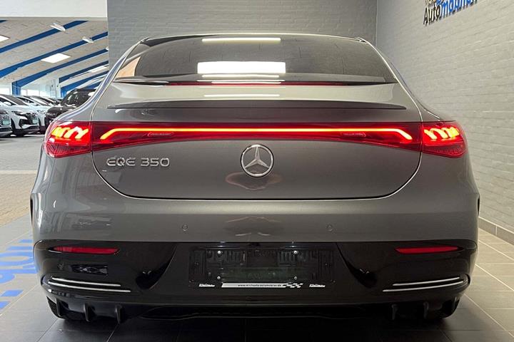 Grå Mercedes EQE350 fra 2024