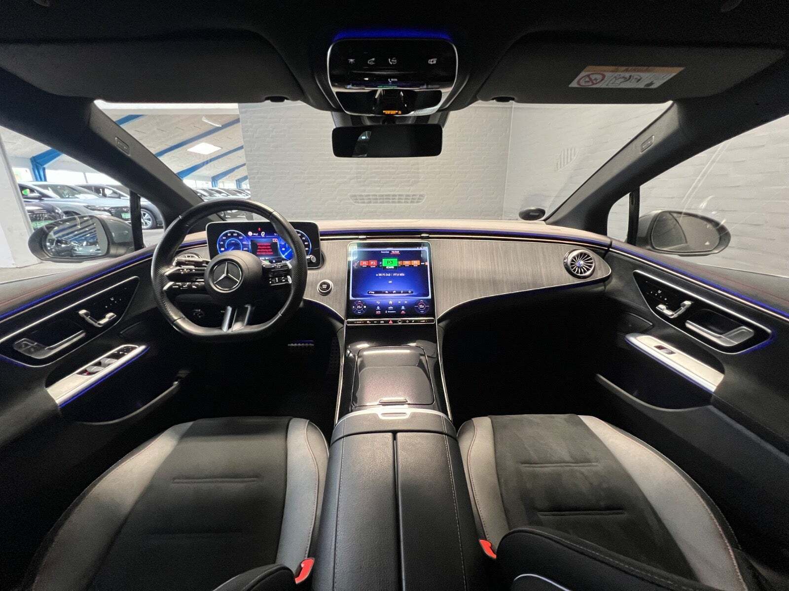 Grå Mercedes EQE350 fra 2024