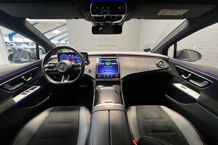 Grå Mercedes EQE350 fra 2024