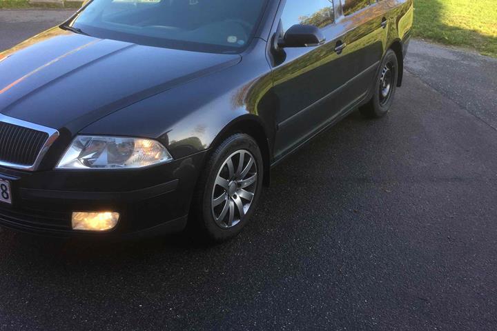 Sort Skoda Octavia fra 2006