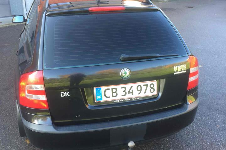 Sort Skoda Octavia fra 2006