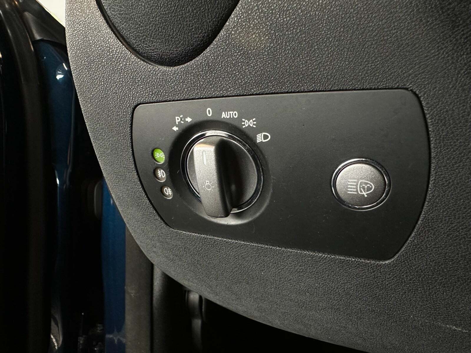 Blå Mercedes SLK350 fra 2004