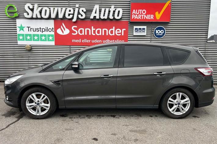 Grå Ford S-MAX fra 2016