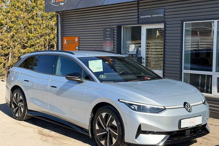 Sølv VW ID.7 fra 2025 set udefra