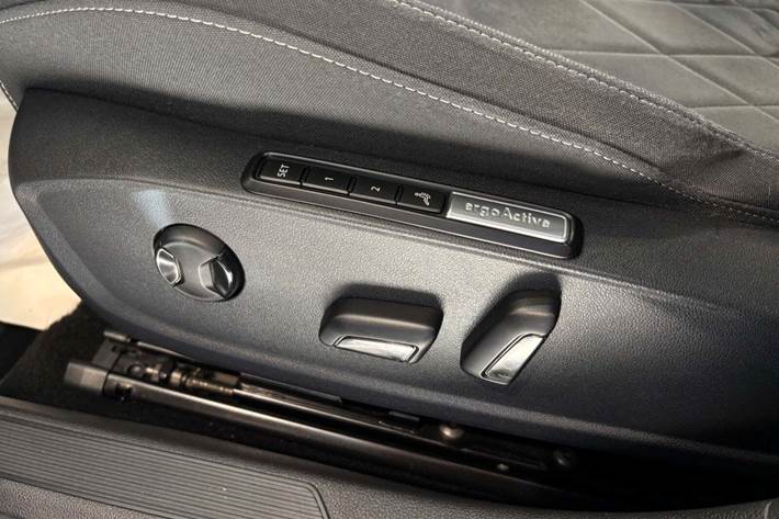 Grå VW Golf VIII fra 2020