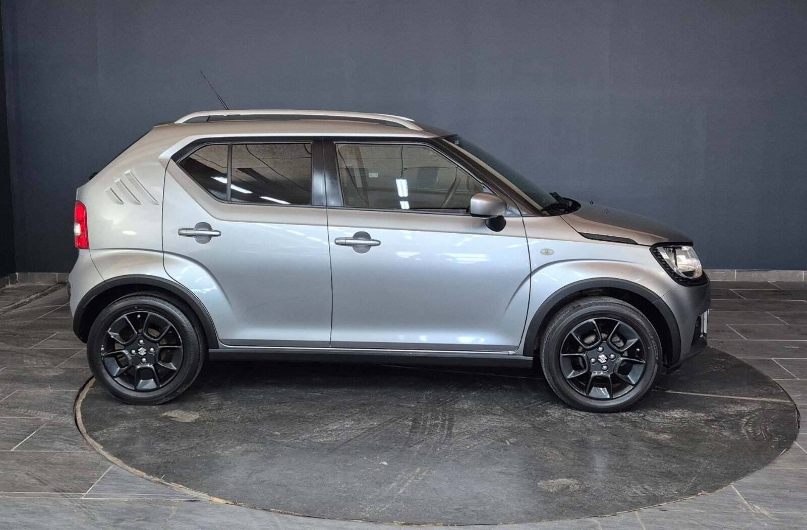 Grå Suzuki Ignis fra 2019