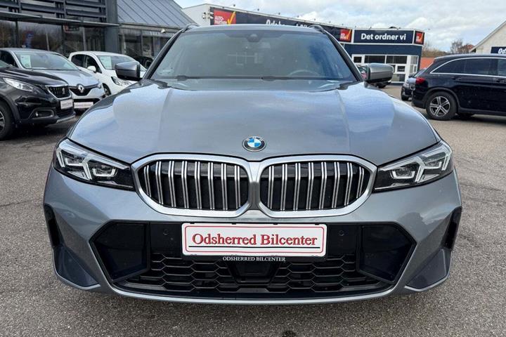 Blå BMW 320i fra 2023