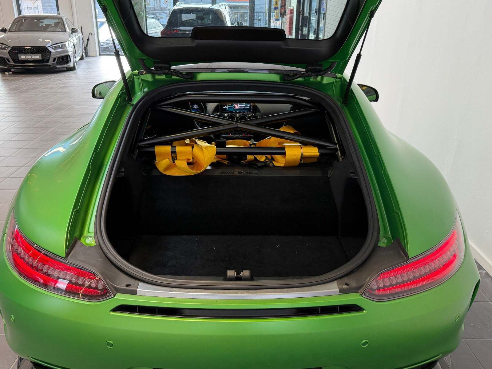 Grøn Mercedes AMG GT R fra 2020