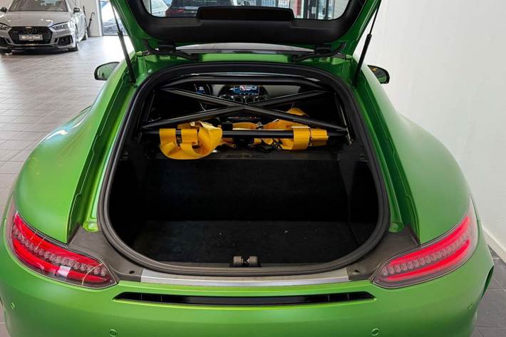 Grøn Mercedes AMG GT R fra 2020