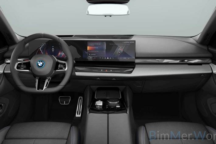 Grå BMW i5 fra 2025