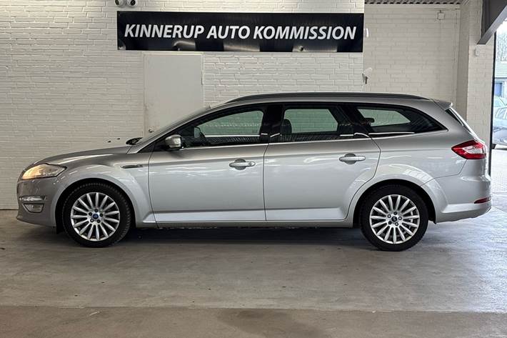 Sølv Ford Mondeo fra 2013
