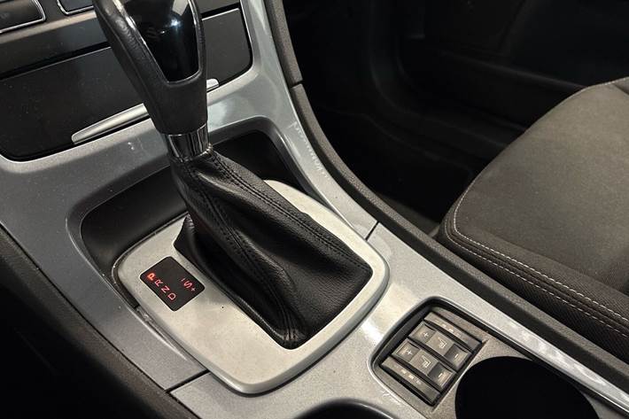 Sølv Ford Mondeo fra 2013