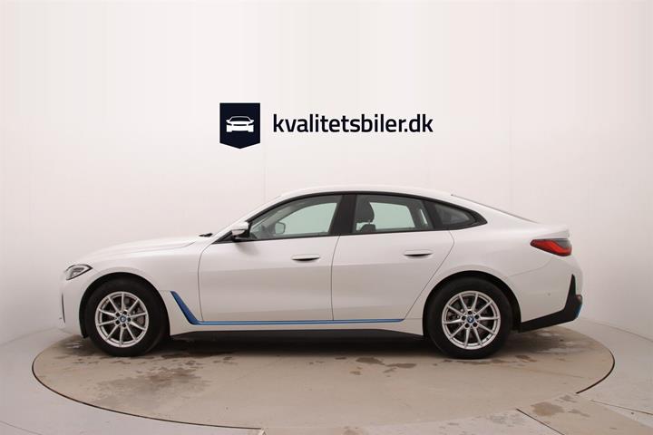 Hvid BMW i4 fra 2023