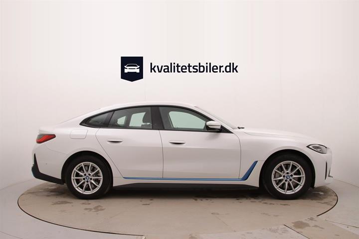 Hvid BMW i4 fra 2023