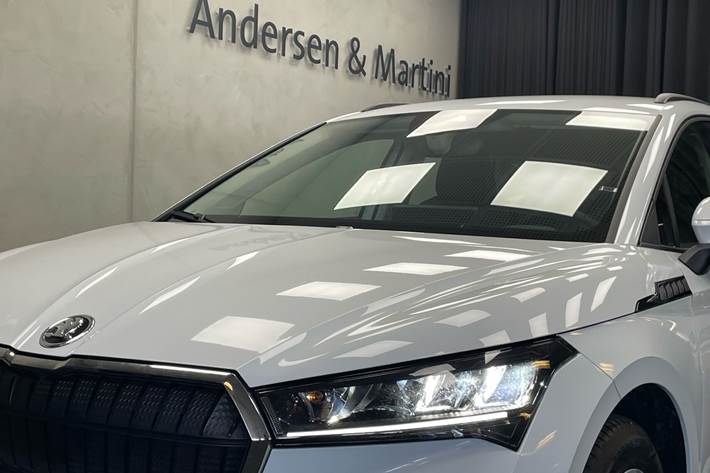 Hvid Skoda Enyaq fra 2024