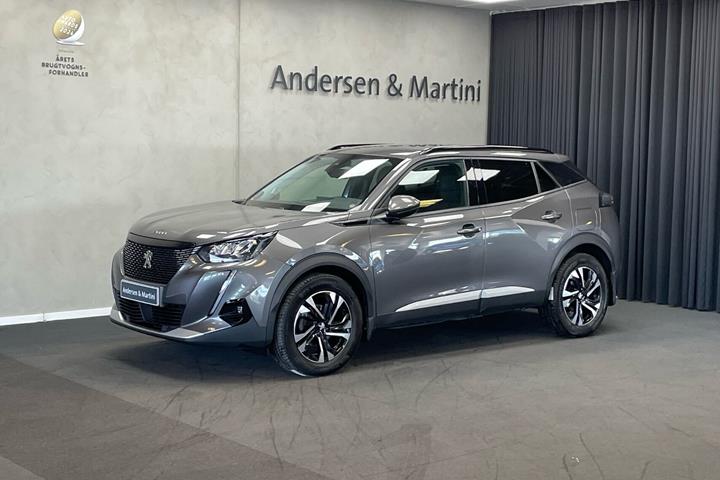 Grå Peugeot 2008 fra 2021 set udefra