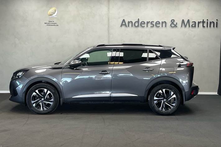 Grå Peugeot 2008 fra 2021