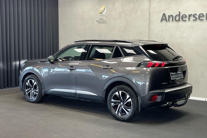Grå Peugeot 2008 fra 2021
