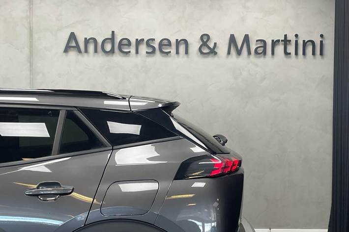 Grå Peugeot 2008 fra 2021