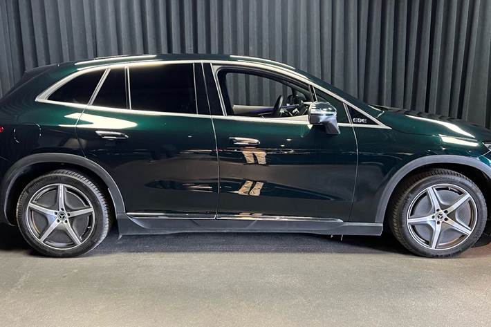 Grøn Mercedes EQE 350 fra 2024