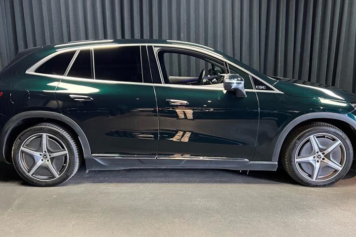Grøn Mercedes EQE 350 fra 2024