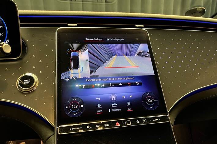 Grøn Mercedes EQE 350 fra 2024