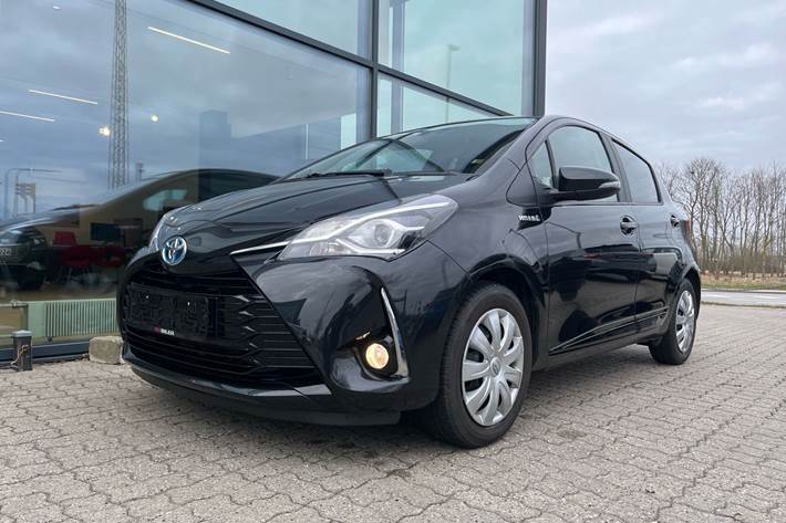 Sort Toyota Yaris fra 2018