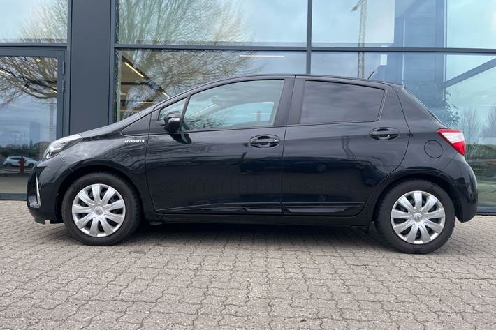 Sort Toyota Yaris fra 2018