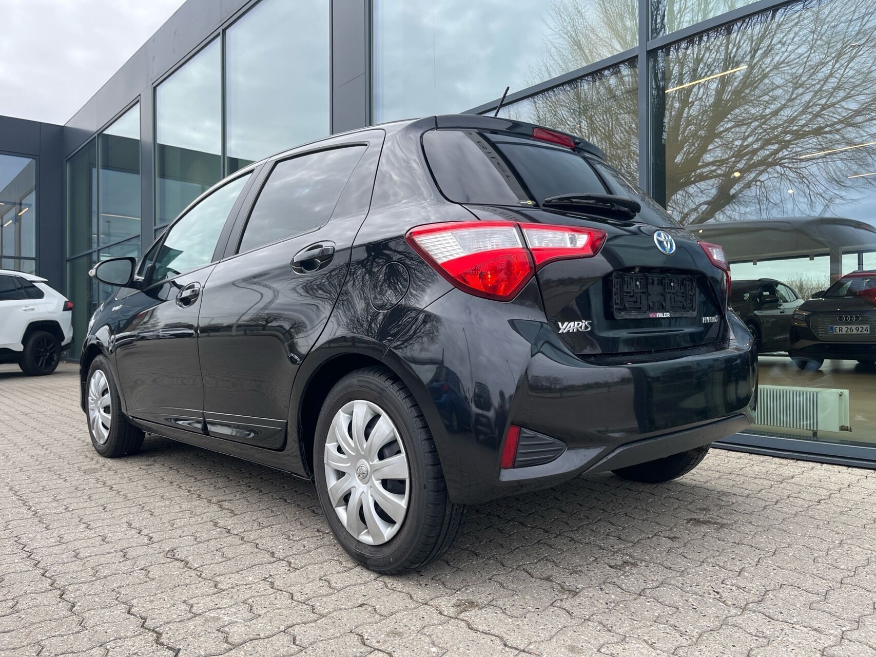 Sort Toyota Yaris fra 2018