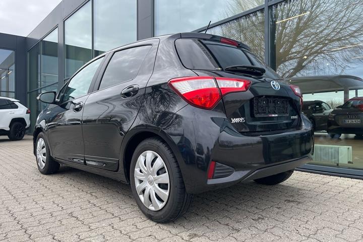 Sort Toyota Yaris fra 2018