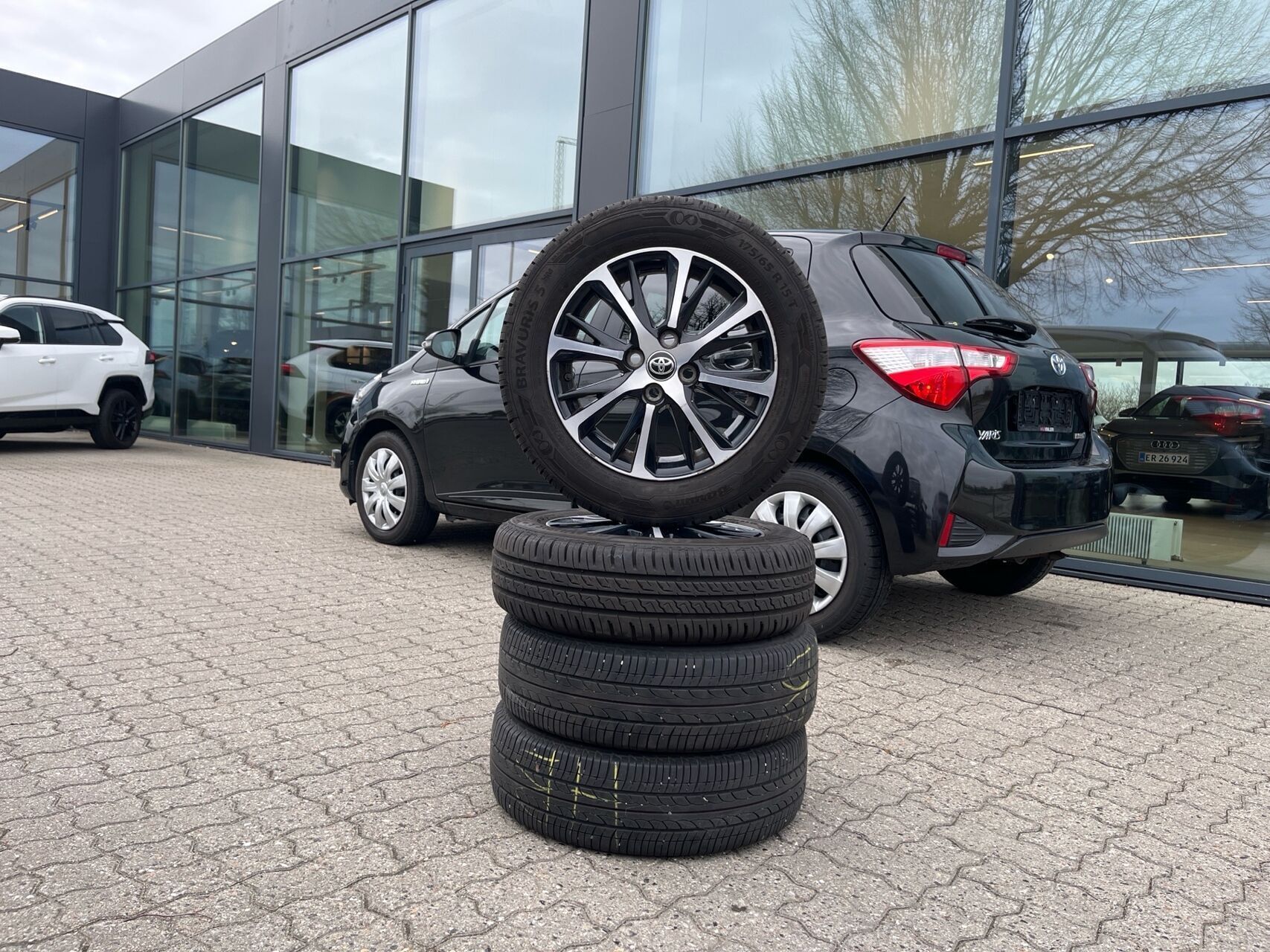 Sort Toyota Yaris fra 2018