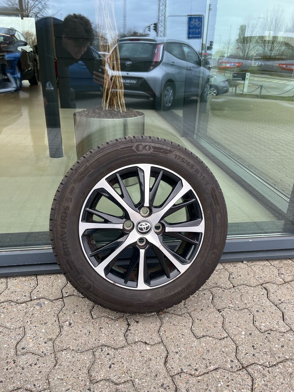 Sort Toyota Yaris fra 2018