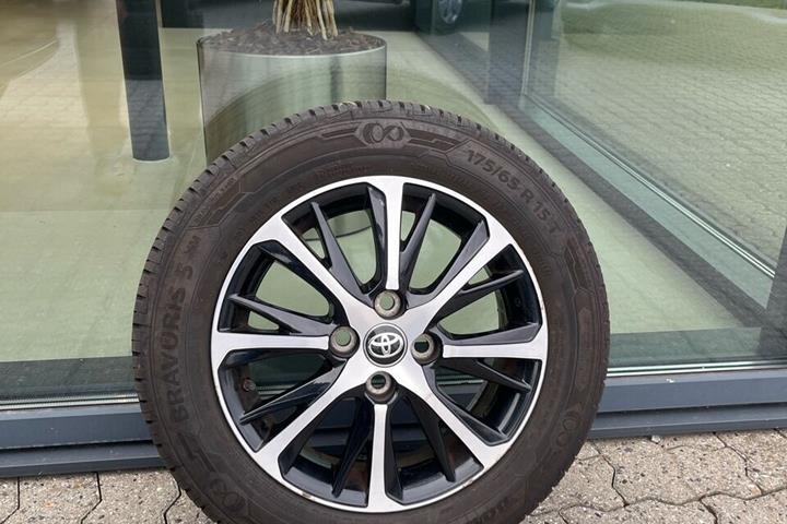 Sort Toyota Yaris fra 2018