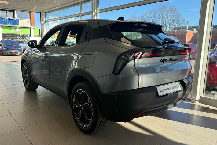 Grå Alfa Romeo Junior fra 2025