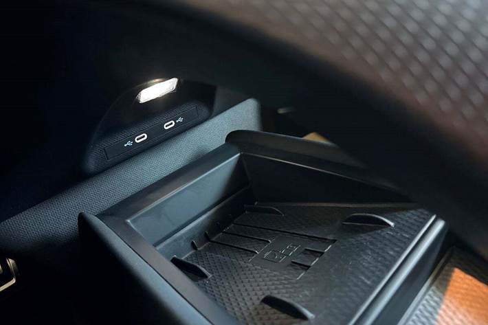 Blå Cupra Tavascan fra 2025