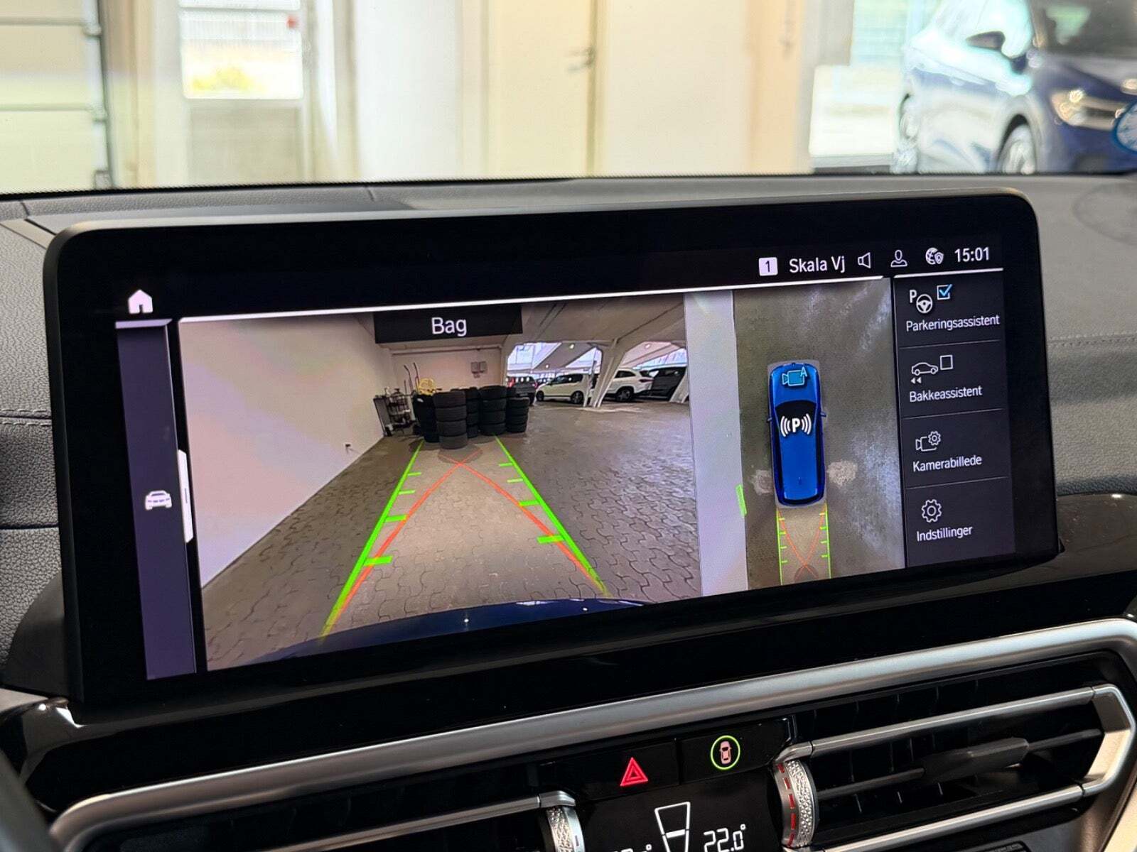 Blå BMW iX3 fra 2022