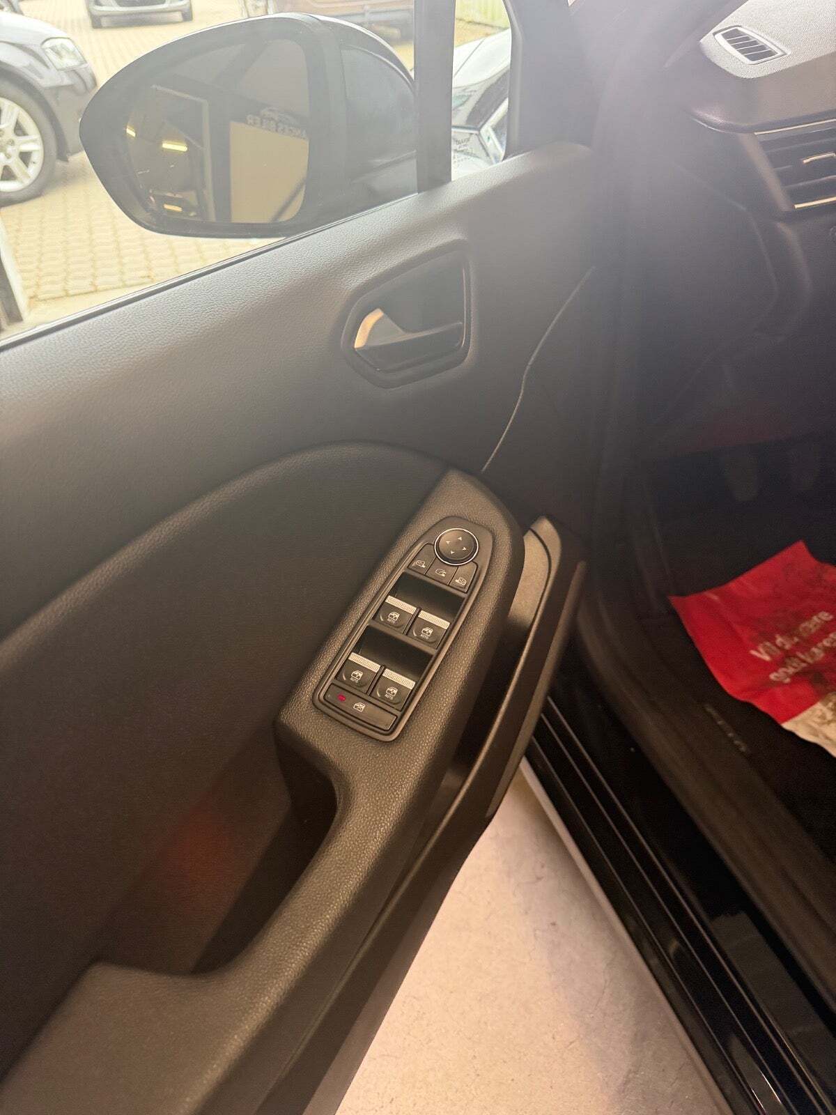 Sort Renault Clio V fra 2020