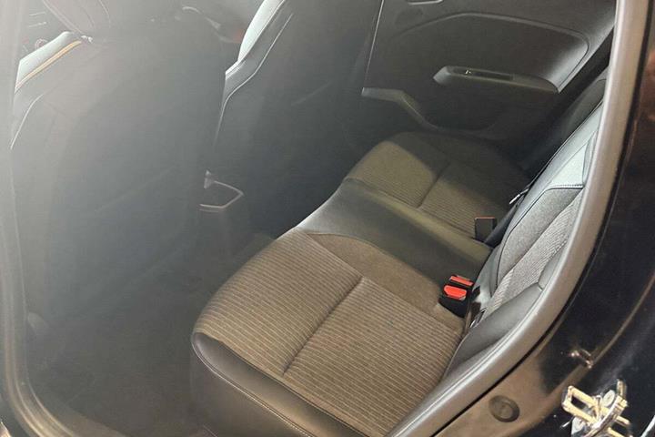 Sort Renault Clio V fra 2020