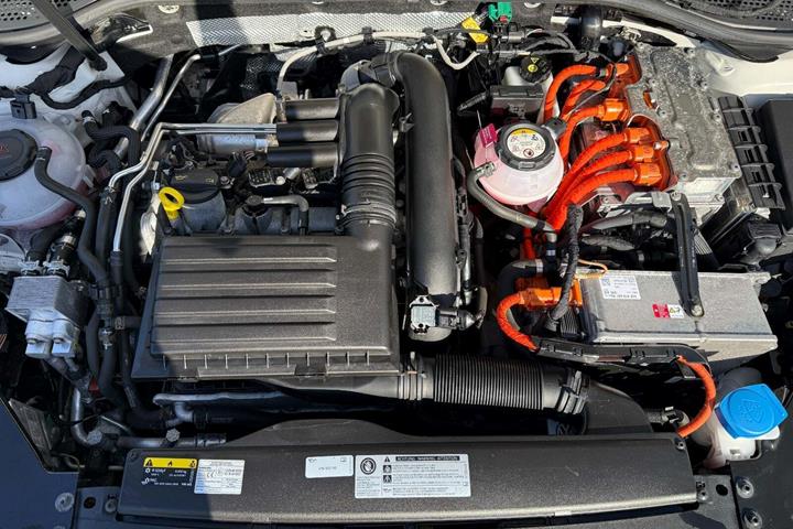 Hvid VW Passat fra 2018