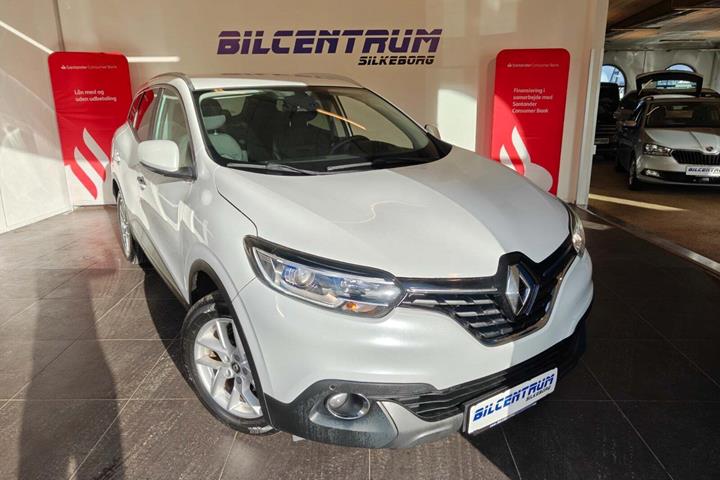 Hvid Renault Kadjar fra 2018 set udefra