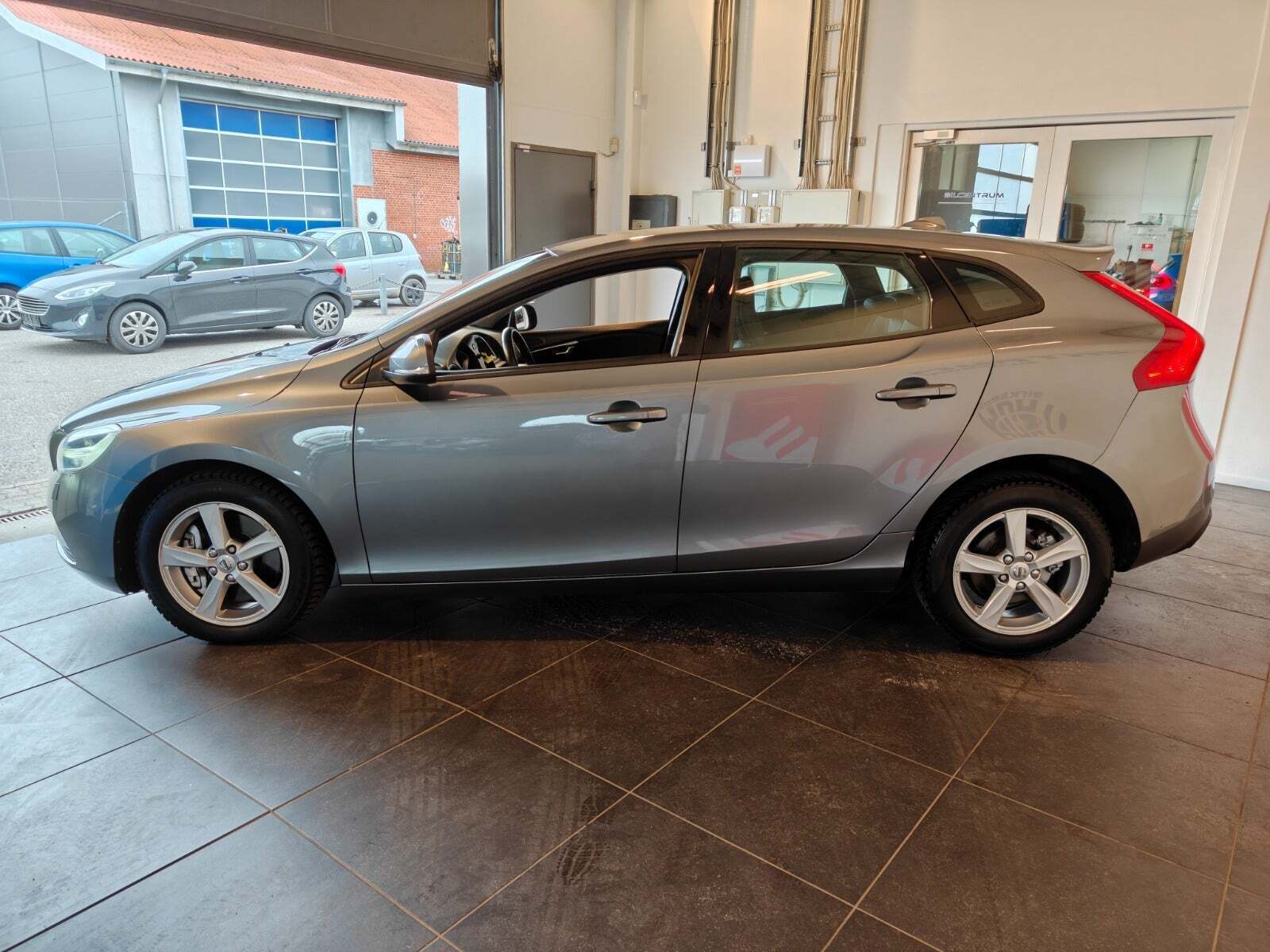 Volvo V40 2,0 D3 150 Momentum aut.