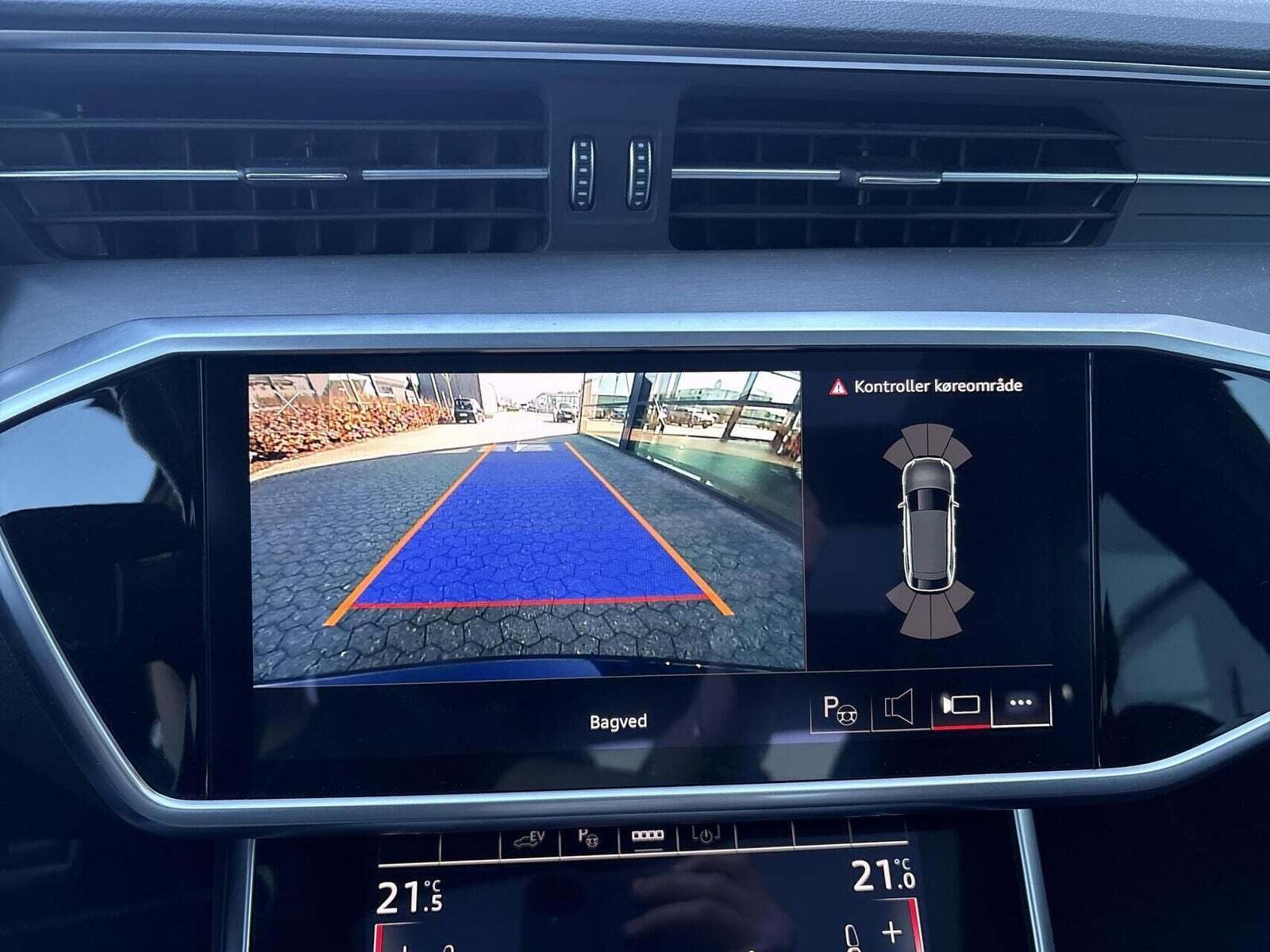 Blå Audi A6 fra 2021