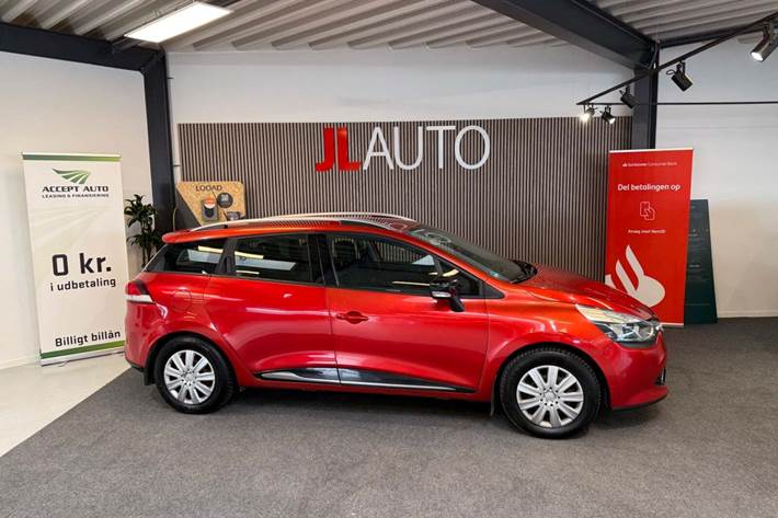 Rød Renault Clio IV fra 2014