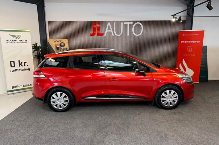 Rød Renault Clio IV fra 2014