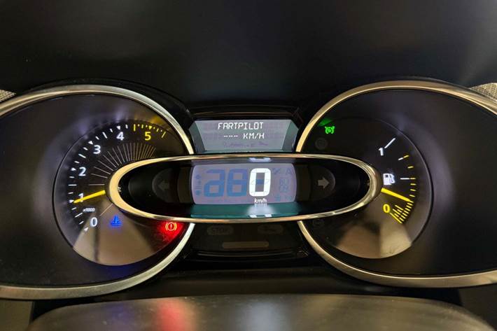 Rød Renault Clio IV fra 2014