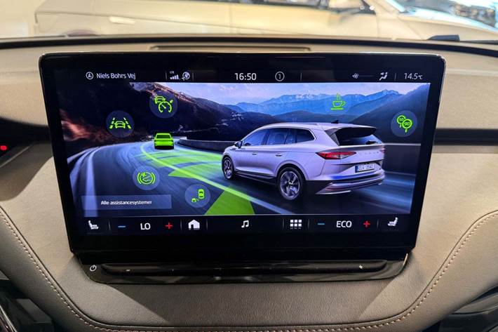 Hvid Skoda Enyaq fra 2022