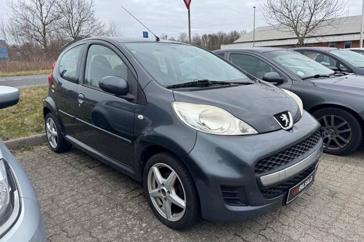 Grå Peugeot 107 fra 2009