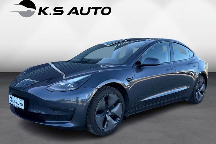 Grå Tesla Model 3 fra 2021