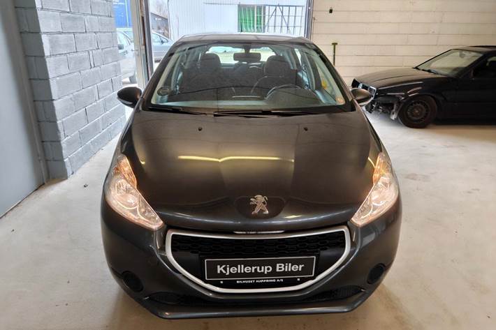 Gul Peugeot 208 fra 2013