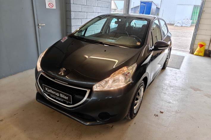 Gul Peugeot 208 fra 2013